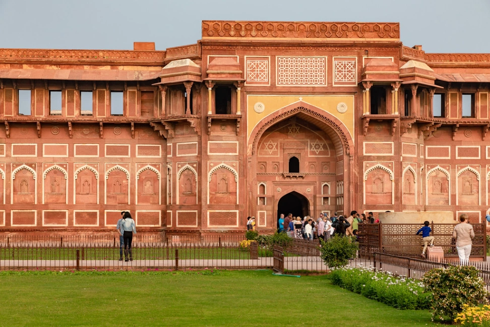 Balanced Darshan in Agra