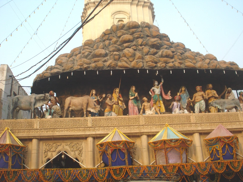 Balanced Darshan in Govardhan