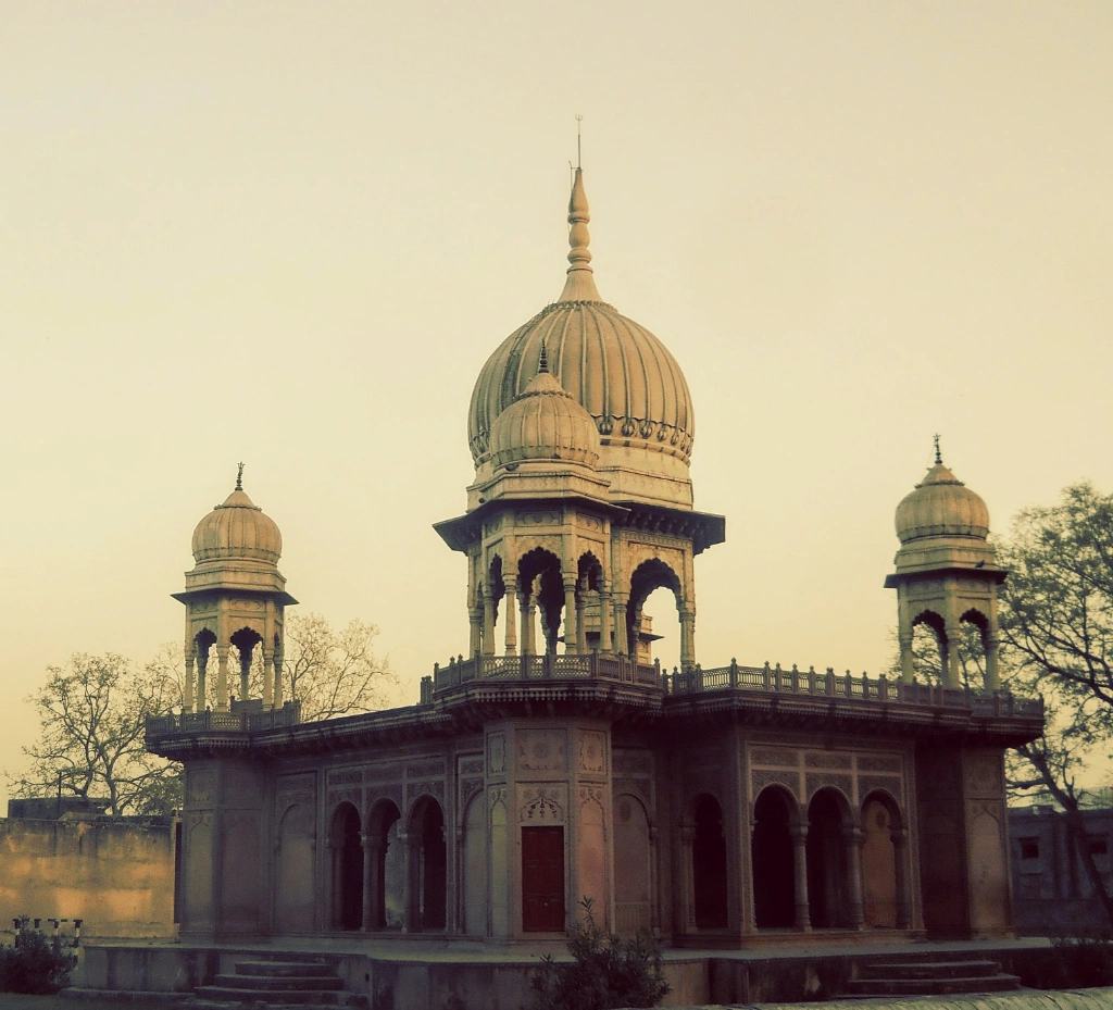 Balanced Darshan in Hathras