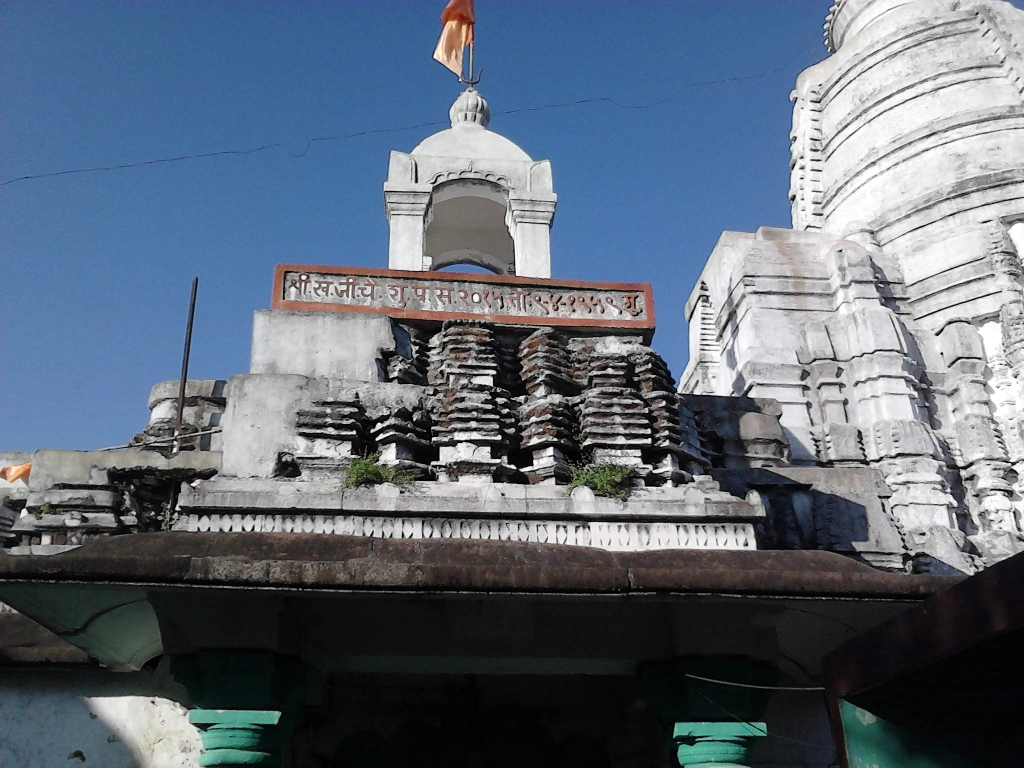 Balanced Darshan in Nandgaon