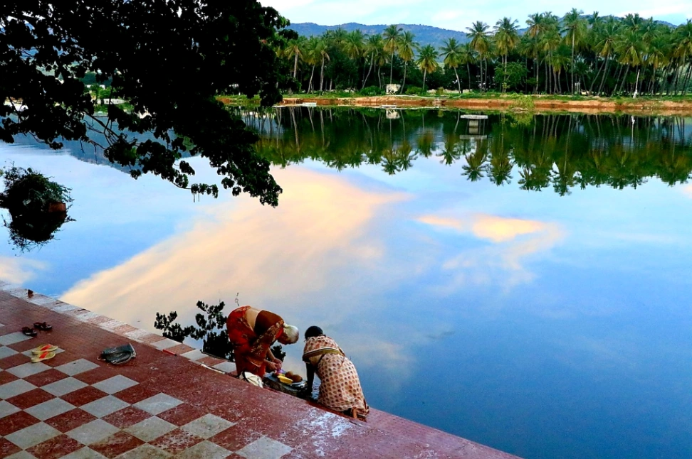 Balanced Darshan in Puttaparthi