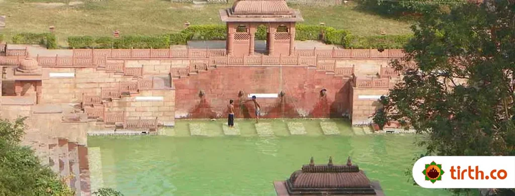 Makhdum Kund-temple-cover